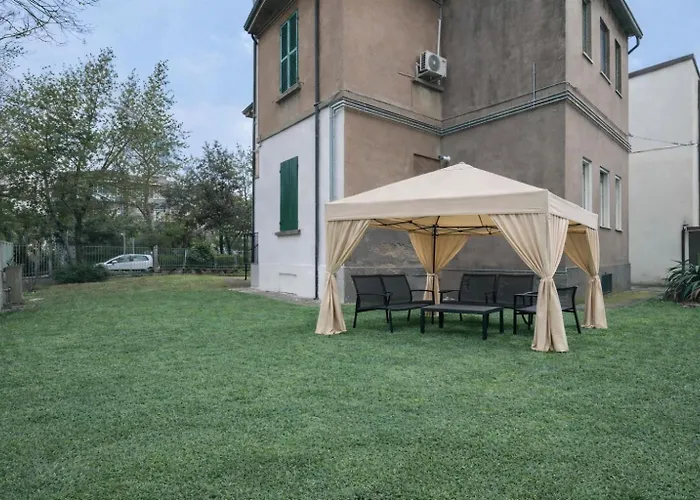 Oasi Garden House, Relax E Giardino A フォルリ